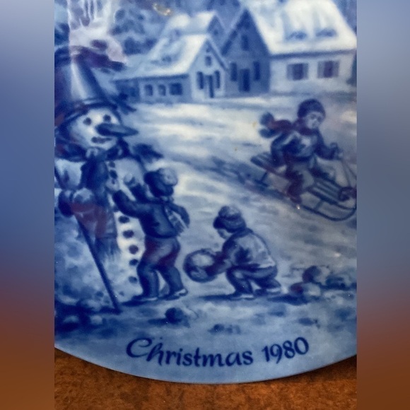 Berlin Christmas Plate 1980 Joys of Winter (English Text) designed by H Bluum - Picture 3 of 7
